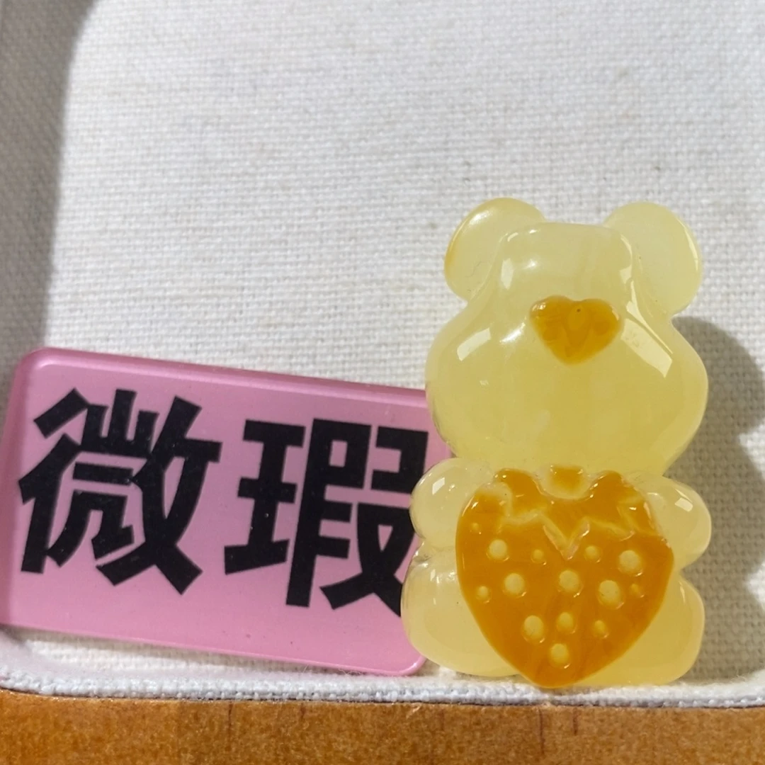 蜜蜡未镶嵌裸石吊坠熊