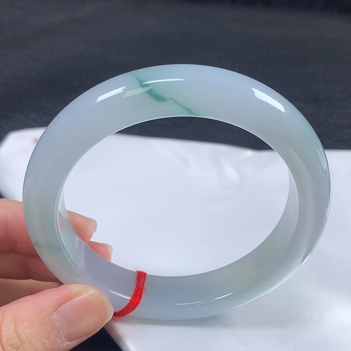 翡翠未镶嵌手镯