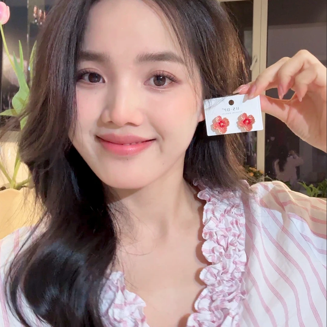合金仿水晶耳饰 耳环2025年新款水晶花朵耳钉耳夹女时尚气质
