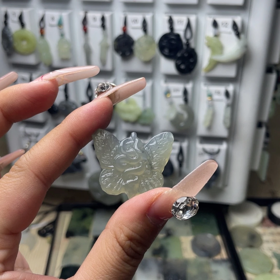 岫玉颈饰未镶嵌囍*蝴蝶