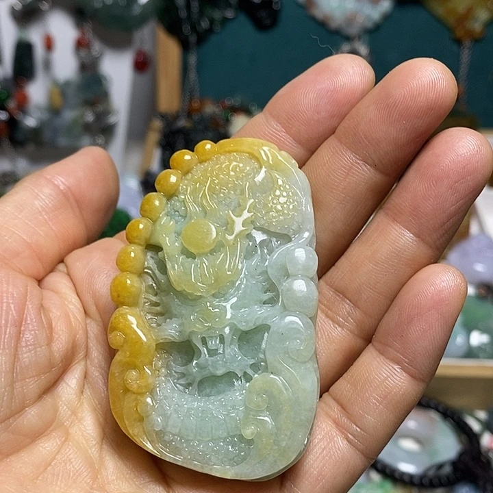 翡翠未镶嵌吊坠(赠链)