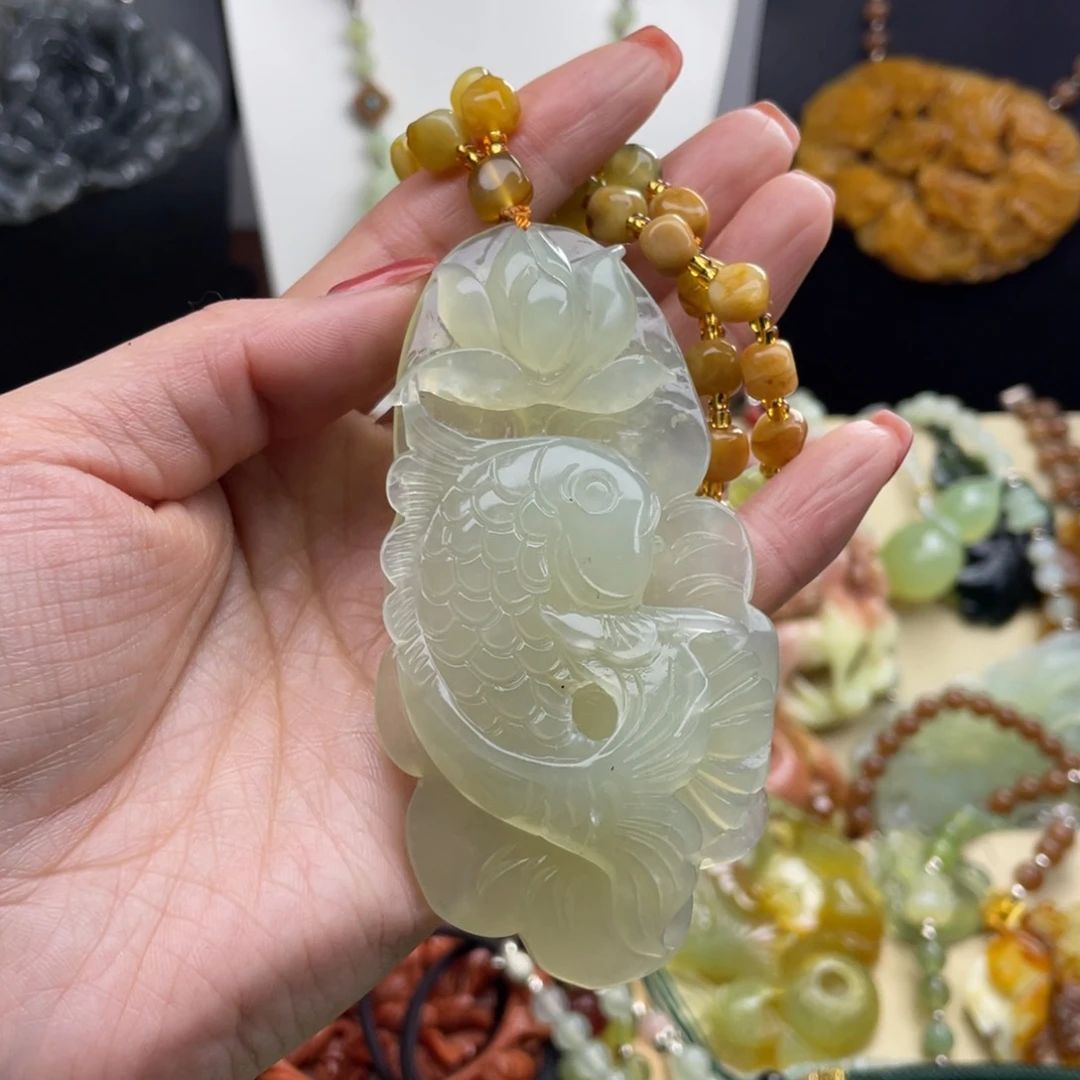 未镶嵌蛇纹石玉颈饰