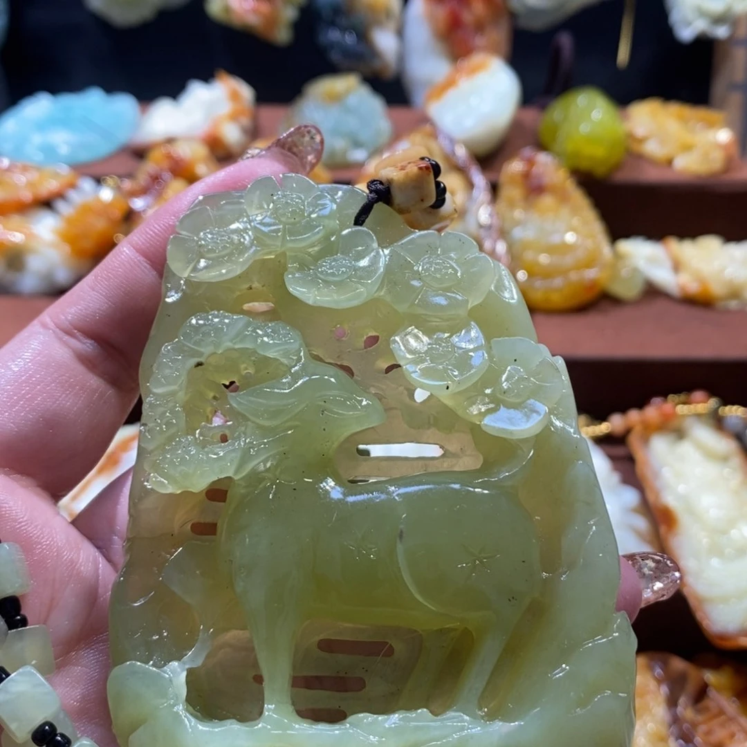 蛇纹石玉颈饰未镶嵌