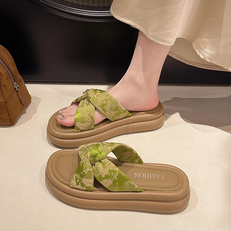 拖鞋女夏外穿2025新款高级感配裙子厚底沙滩凉鞋时尚孕妇一字凉拖