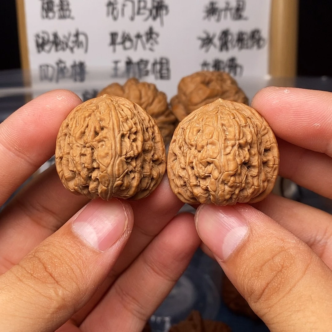 文玩核桃吊坠红玛瑙