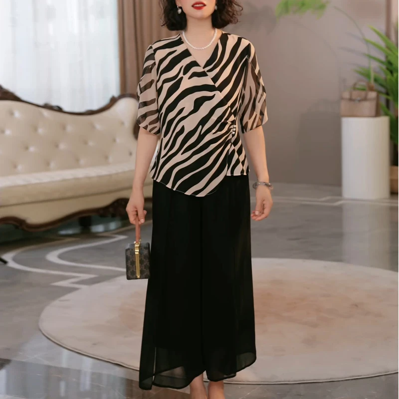 中年妈妈V领轻薄短袖水波纹套装2025夏季新款气质宽松显瘦两件套