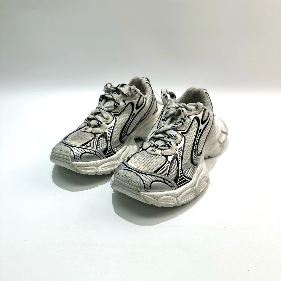 99新 Balenciaga/巴黎世家 巴黎世家 40码 3XL白黑 SY0847