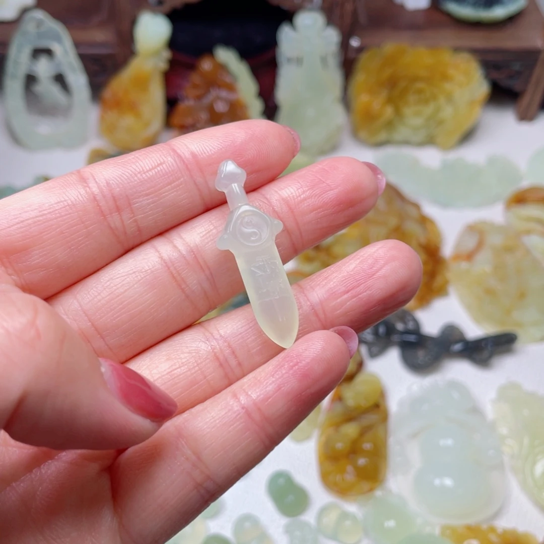 蛇纹石玉颈饰未镶嵌