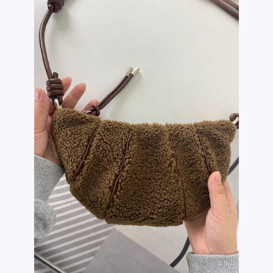 韩系毛绒单肩包包女士2024新款毛茸茸牛角包羊羔手提斜挎饺子包潮