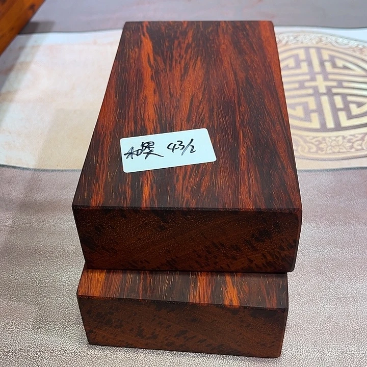 非洲紫檀（红花梨）和**安