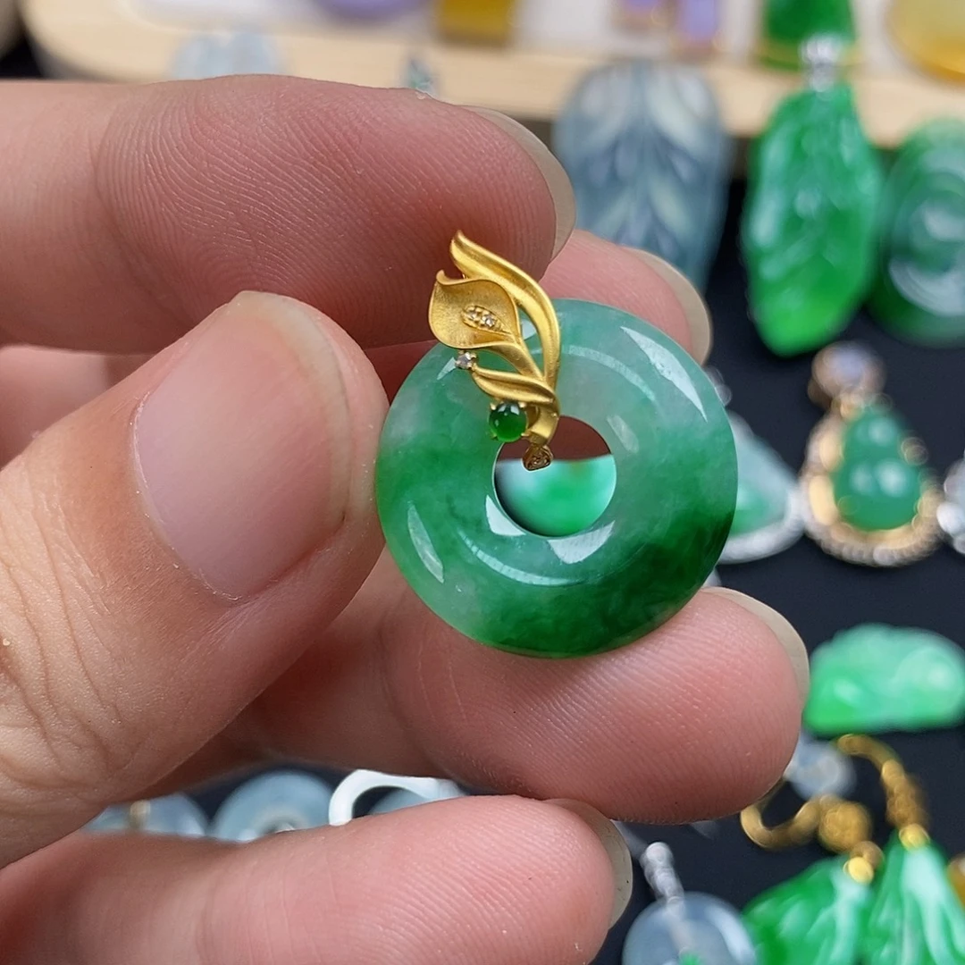 ［***］翡翠18K金镶嵌颈饰翡翠