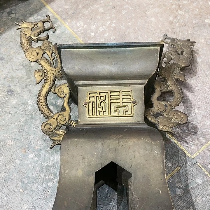 老式铜器古朴厚重