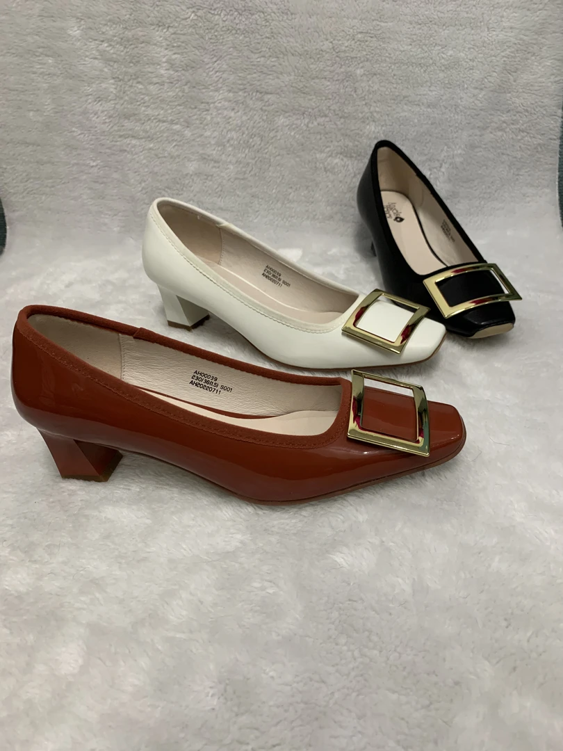 软底猪皮里防滑时尚方头漆皮金属装饰单鞋高跟中跟浅口机能风039