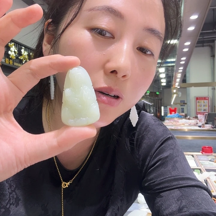 总***人颈饰未镶嵌和田玉