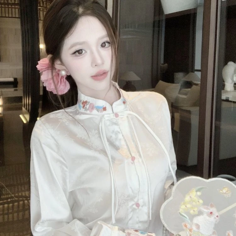 2025长袖衬衫女绣花钉珠时尚设计感宽松百搭上衣春季新款立领