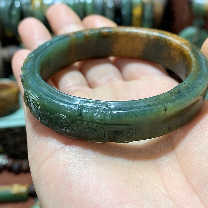 未镶嵌岫岩河磨玉（透闪石质玉）挂件麒