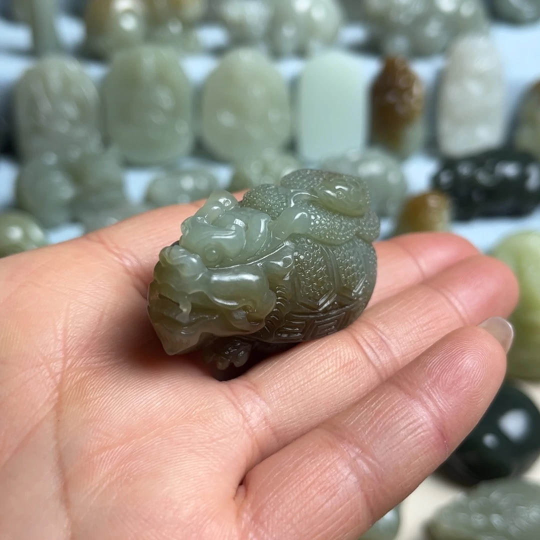 和田玉未镶嵌把件