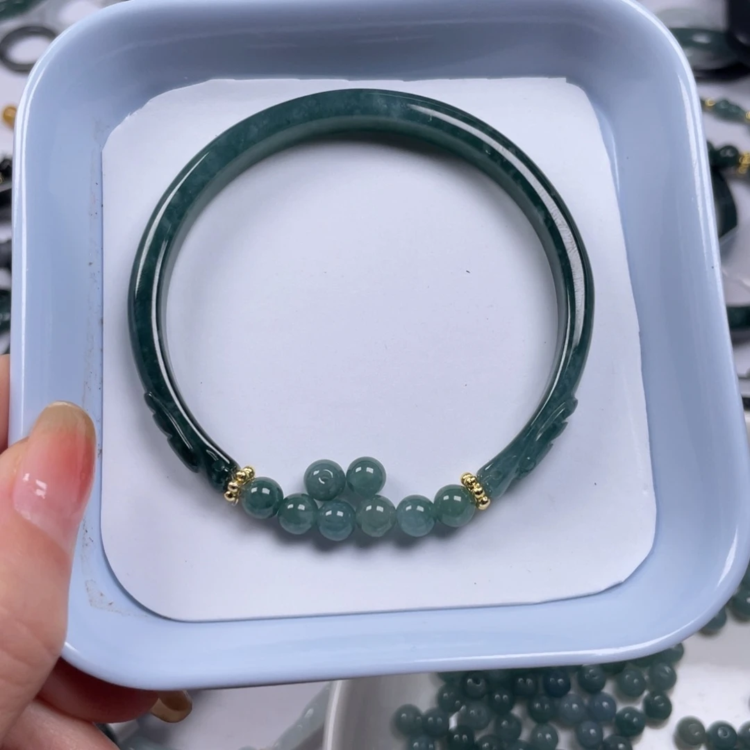 翡翠吊坠(赠链)未镶嵌