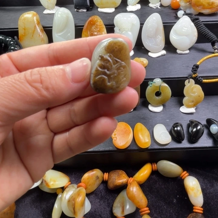 和田玉颈饰未镶嵌