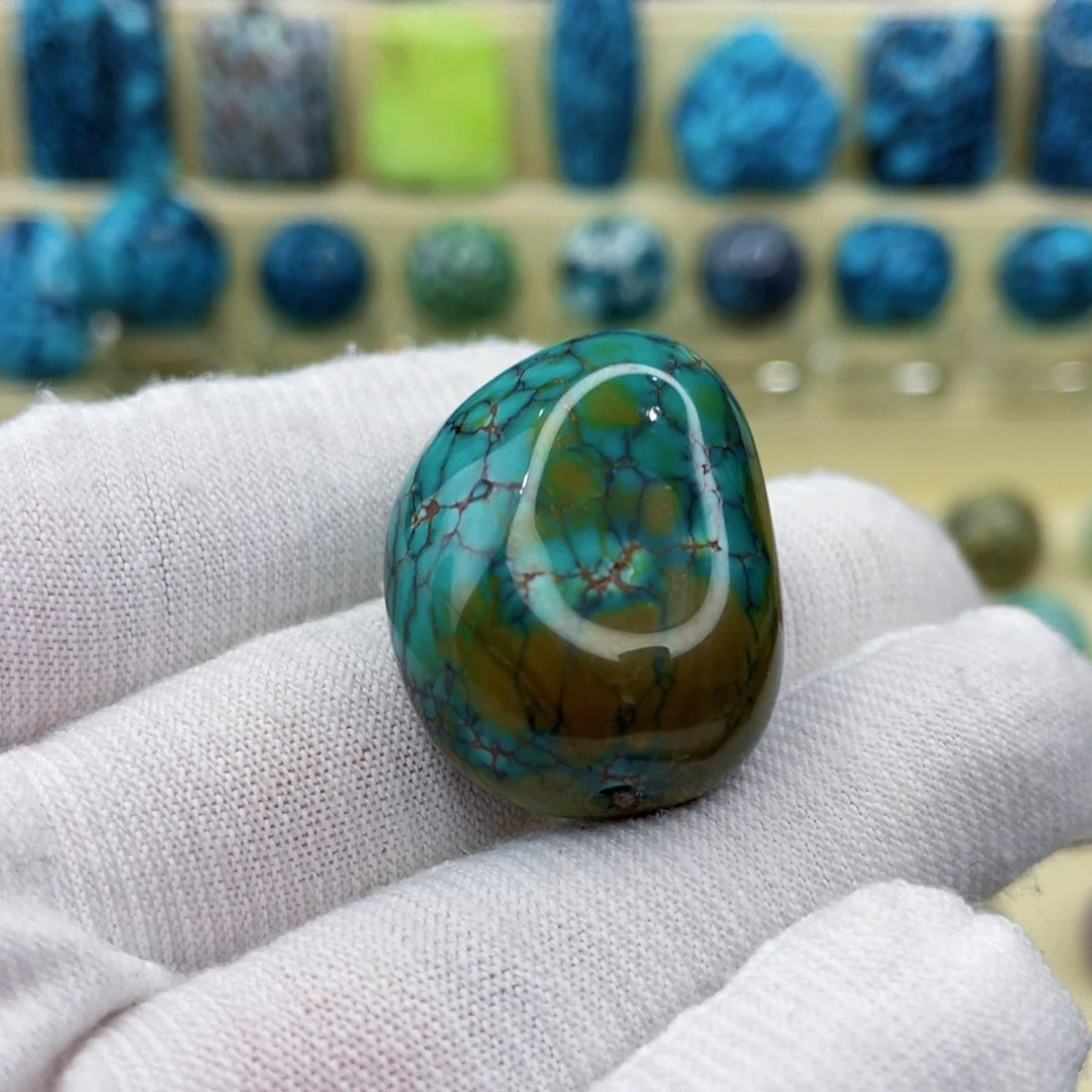 未镶嵌绿松石颈饰