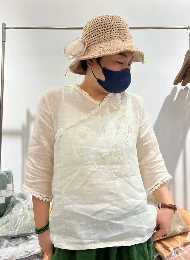 新款蕾丝花边V领刺绣苎麻小衫女HY 5010