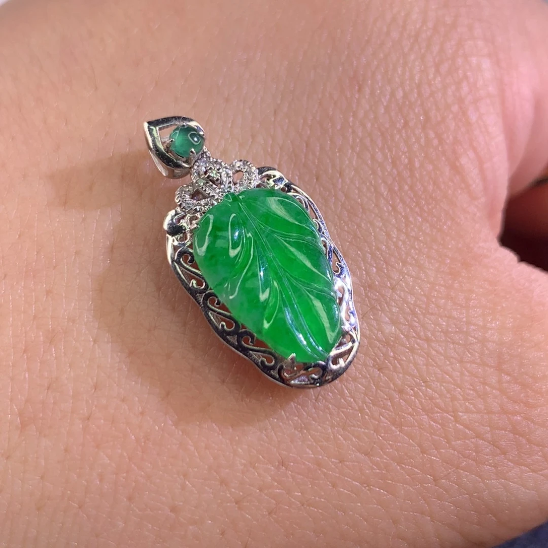 翡翠18K金镶嵌颈饰翡翠