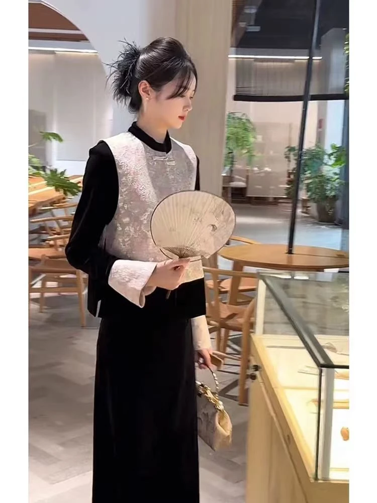 新中式国风新款三件套刺绣马甲法式+丝绒喇叭袖上衣+半身法式上衣