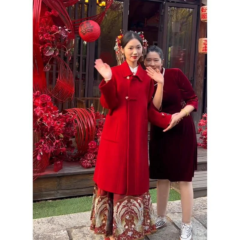 中式喜庆订婚敬酒服红色呢子大衣女秋冬本命年战 袍中长版毛呢外