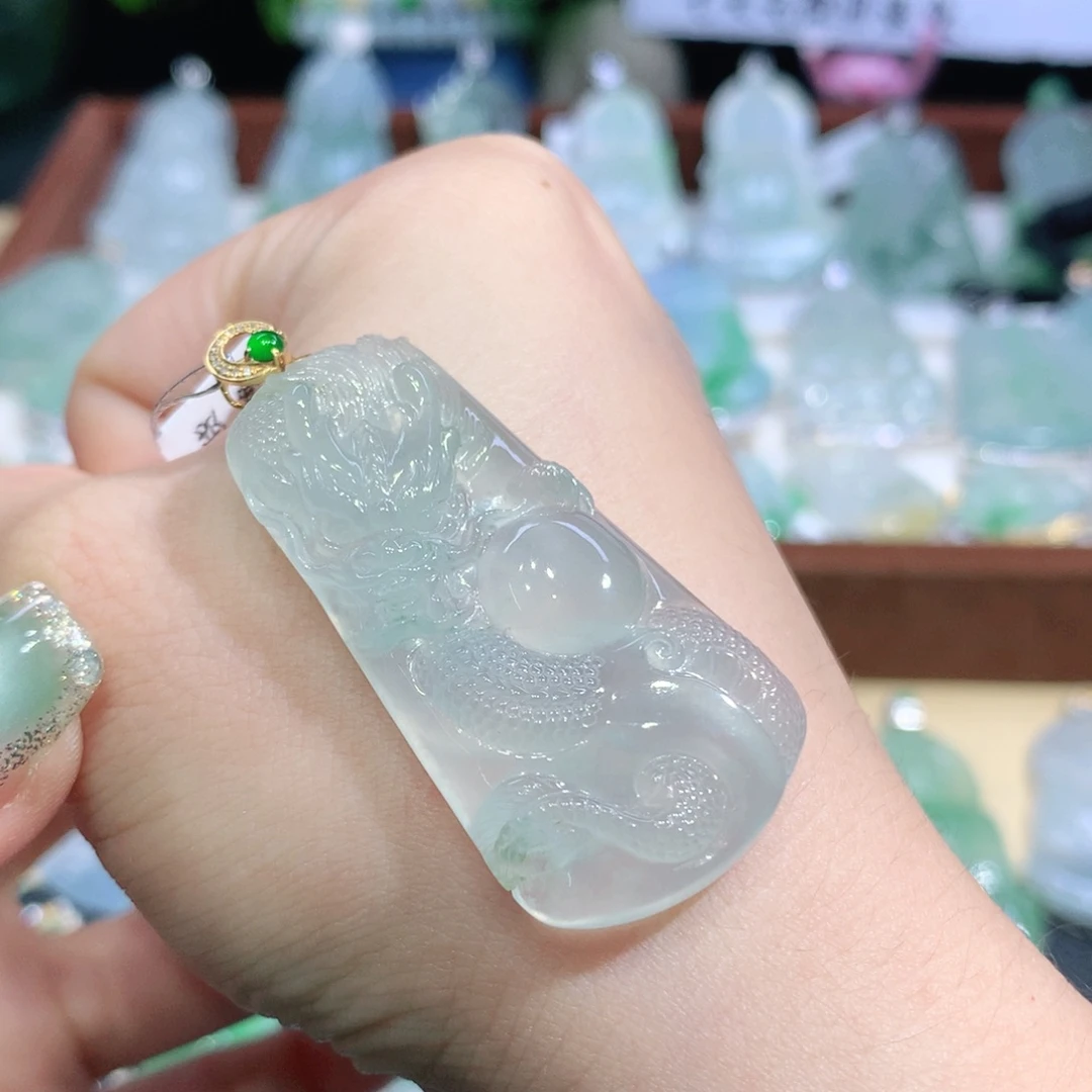 翡翠18K金镶嵌吊坠(不含链)纯天然缅甸A货翡翠揭阳工龙牌