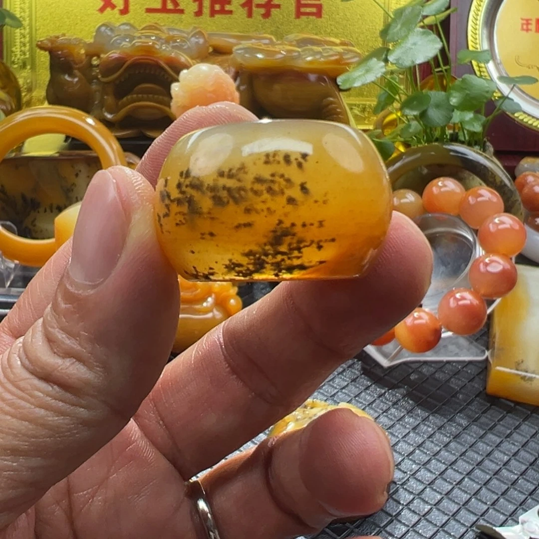 石英质玉未镶嵌颈饰