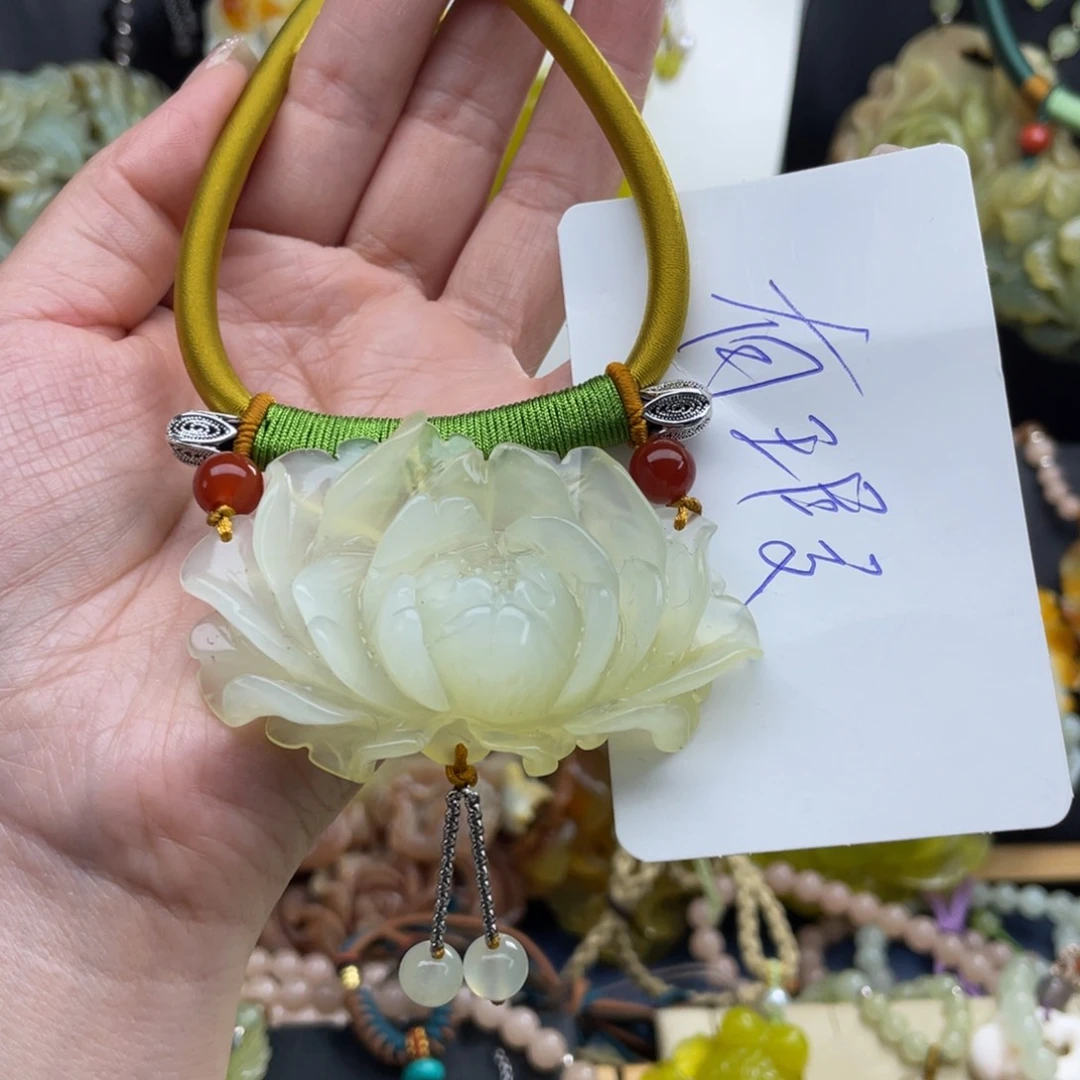 蛇纹石玉未镶嵌颈饰