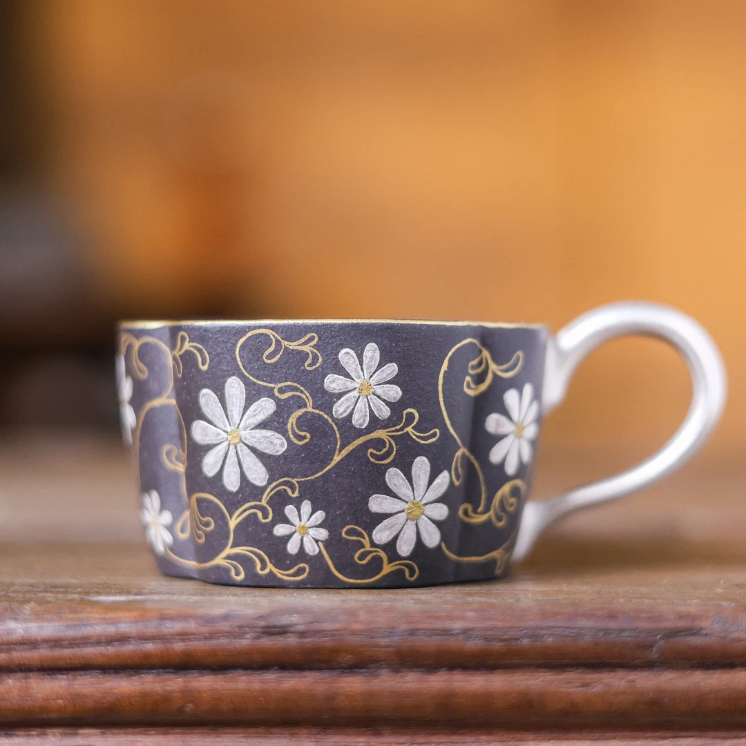 【悦生活】黑地金银缠枝花卉侧把杯（炻堂Q0176）