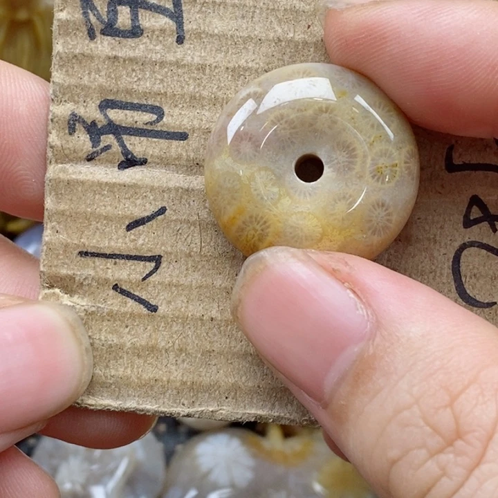 颈饰未镶嵌硅化珊瑚(珊瑚玉)愿****待
