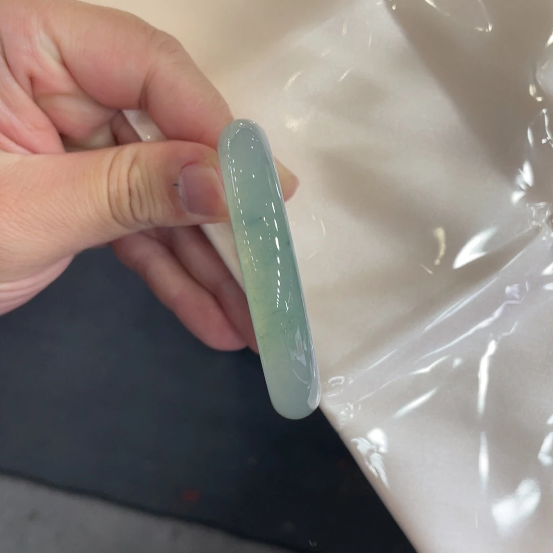 翡翠未镶嵌手镯54贵妃