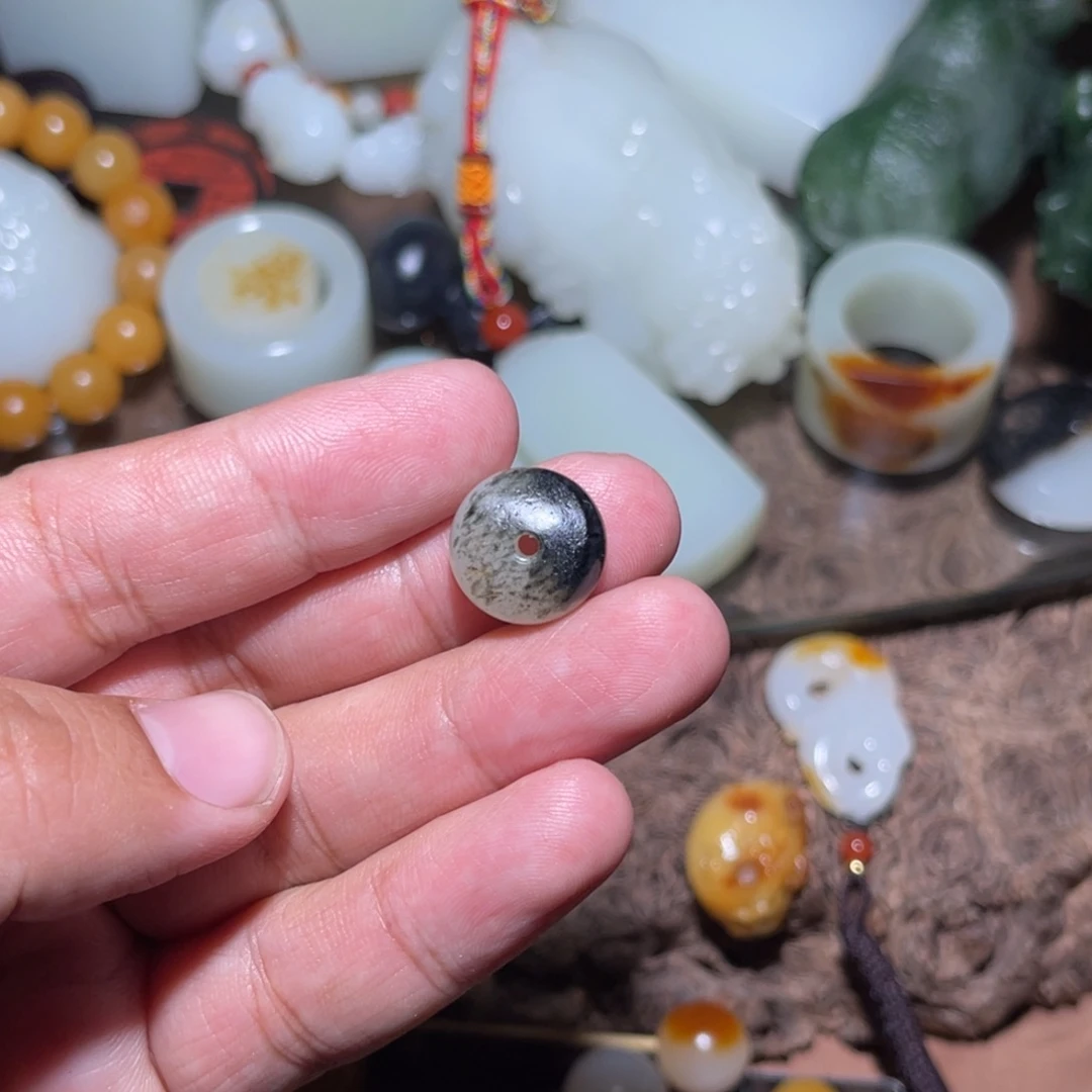 和田玉未镶嵌车挂