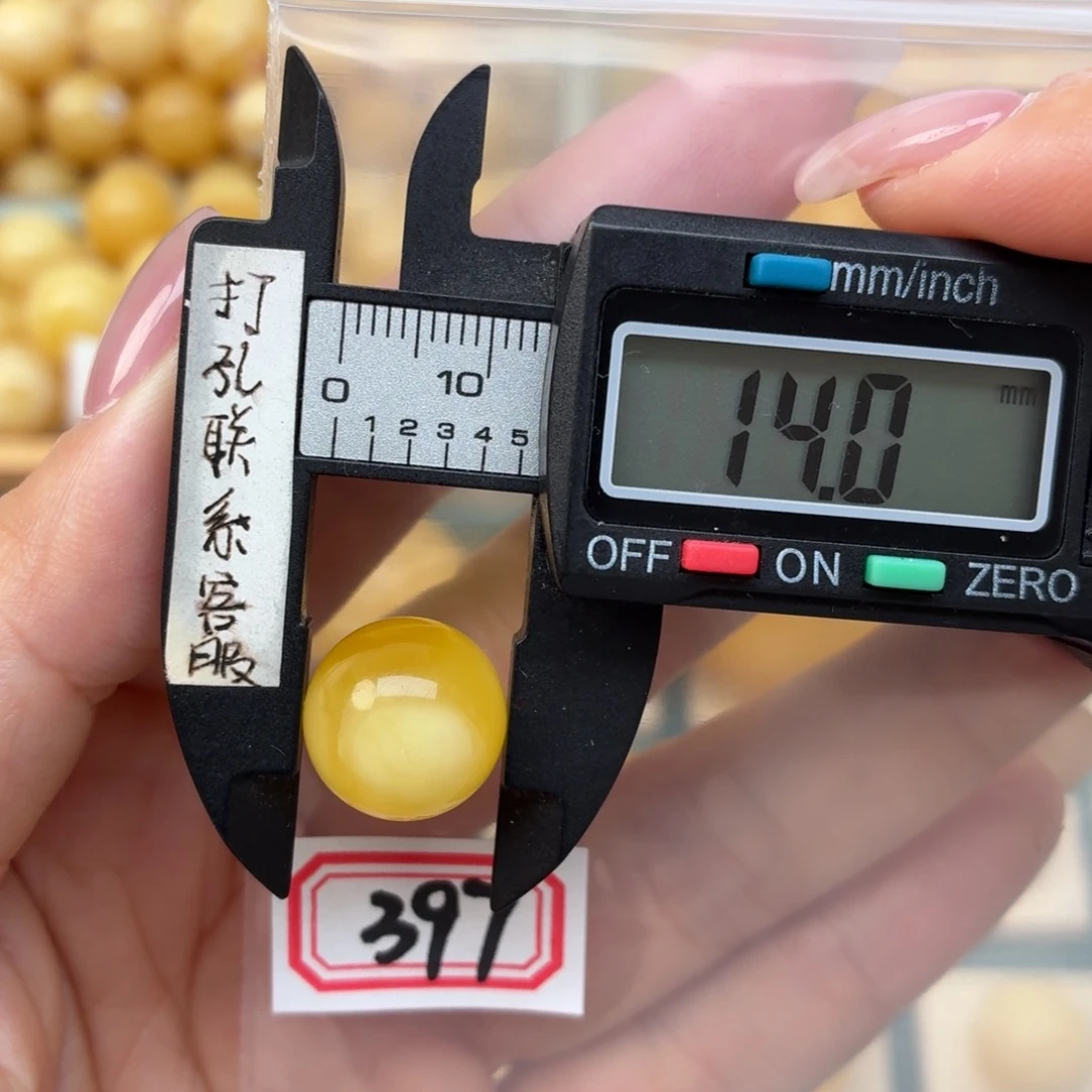 蹦***八裸石蜜蜡未镶嵌蜜蜡