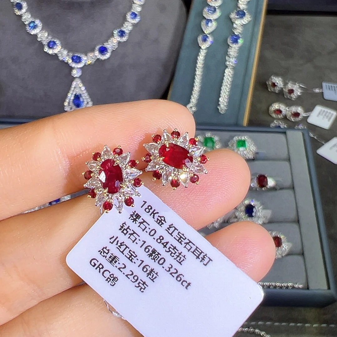 红宝石耳钉18K金镶嵌