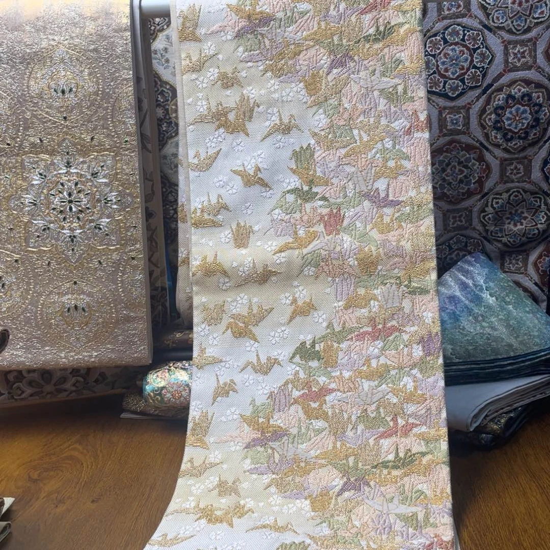 织绣金花山天鹅绒