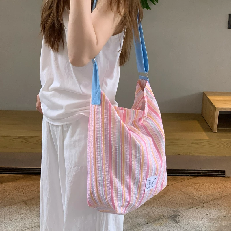 多巴胺色系条纹斜挎大容量单肩包可调节肩带逛街通勤上学简约