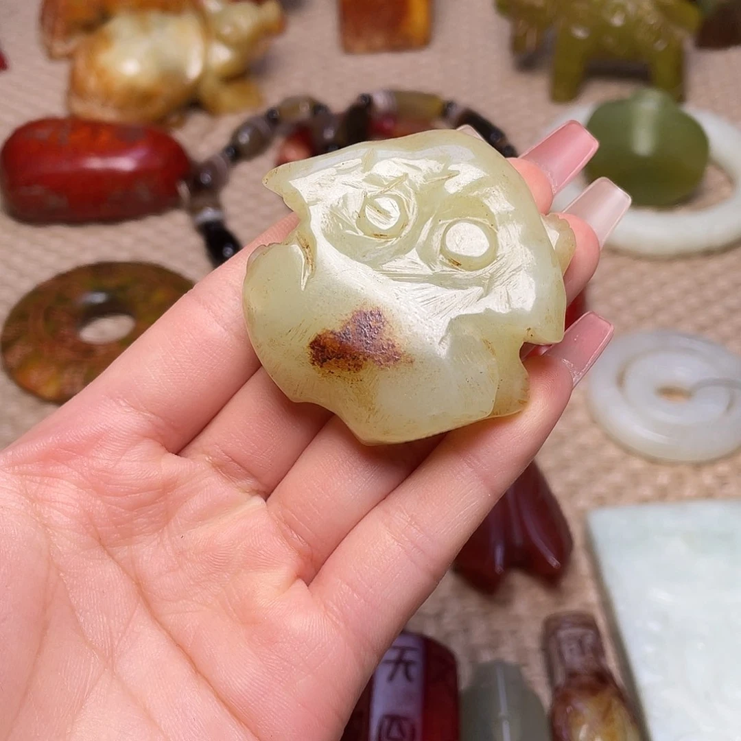 蛇纹石玉未镶嵌颈饰