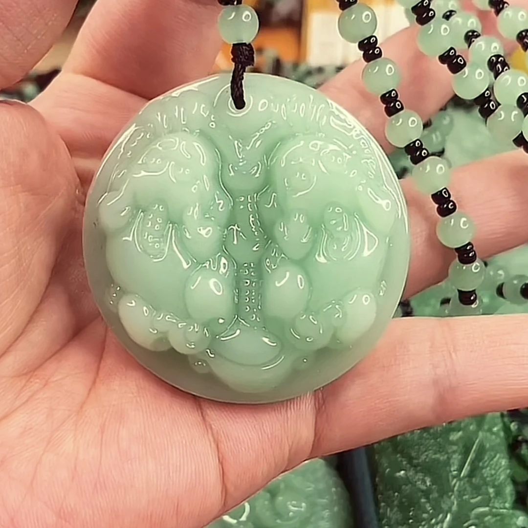 2.浅绿子母貔貅经典百搭男女同款吊坠