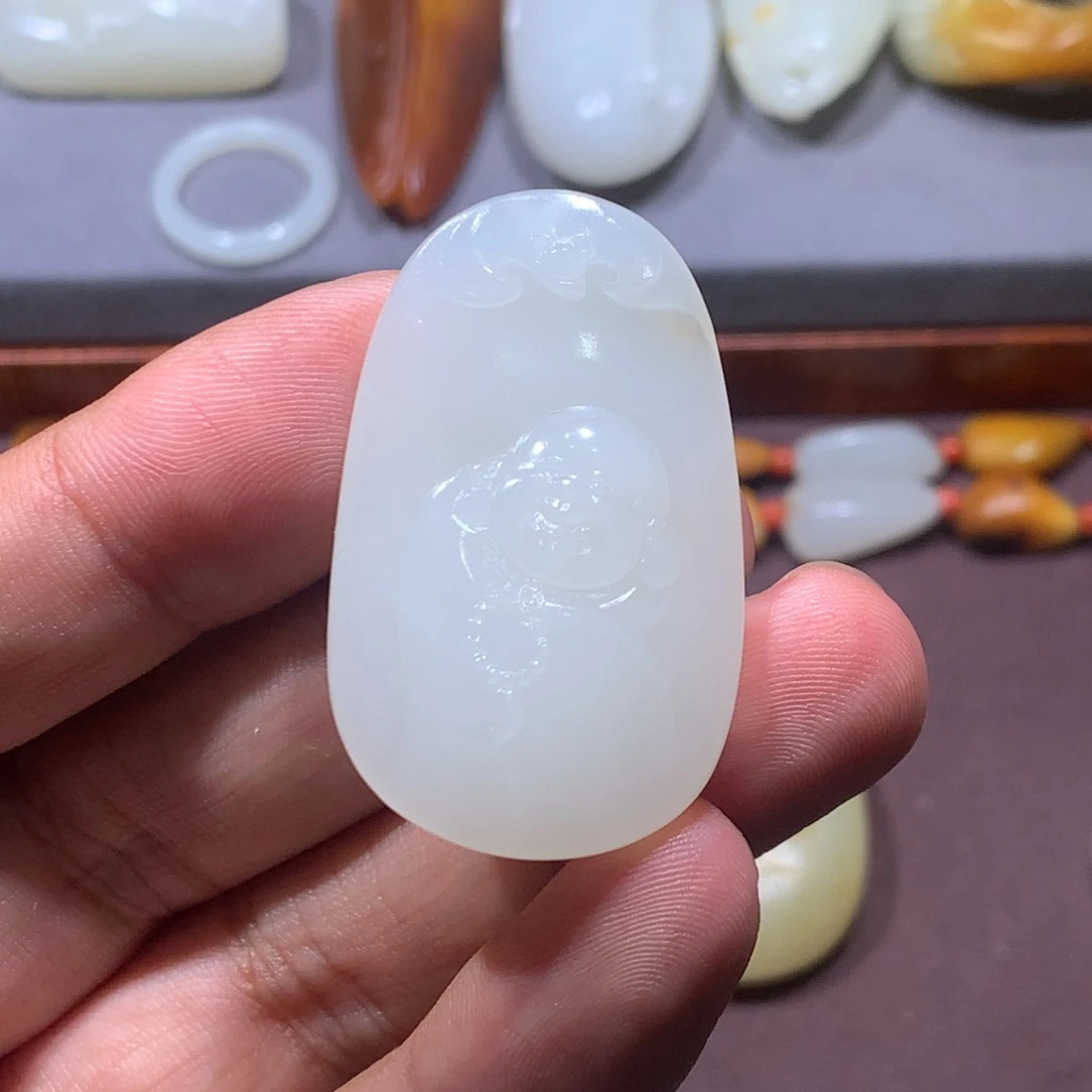 皓***空颈饰未镶嵌和田玉