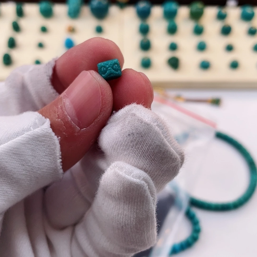 绿松石颈饰未镶嵌