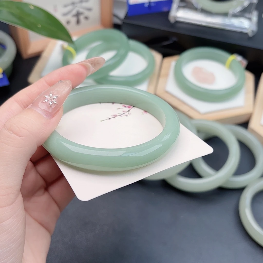 石英质玉未镶嵌手镯