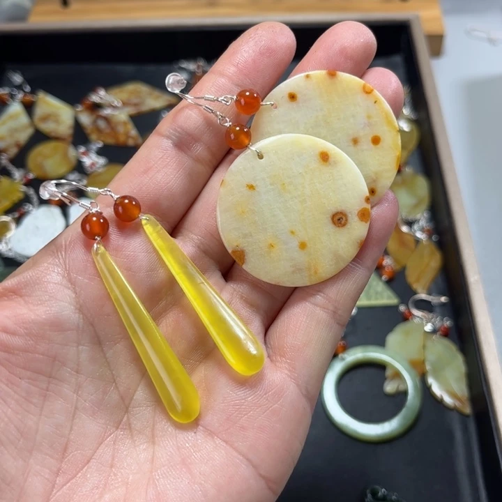蛇纹石玉合金耳饰