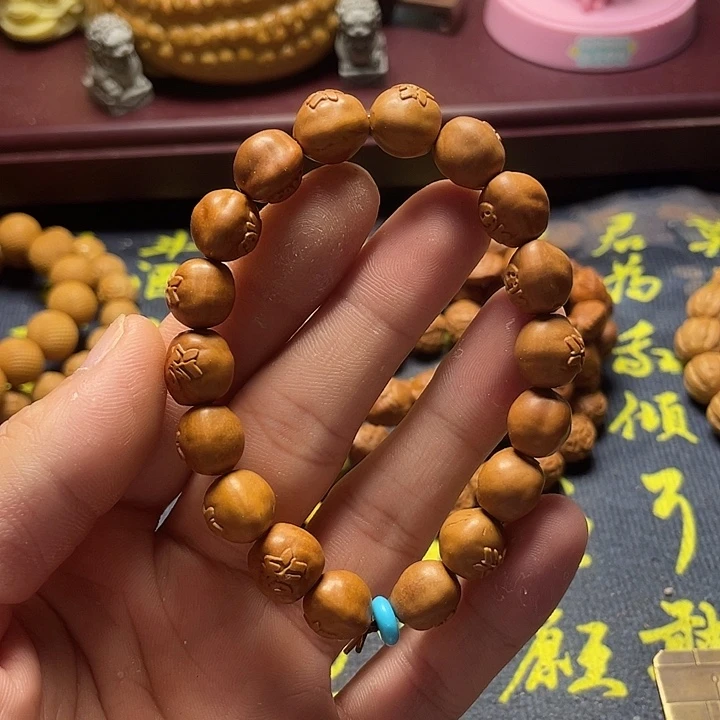 龙纹桃核雕刻瑕疵百福