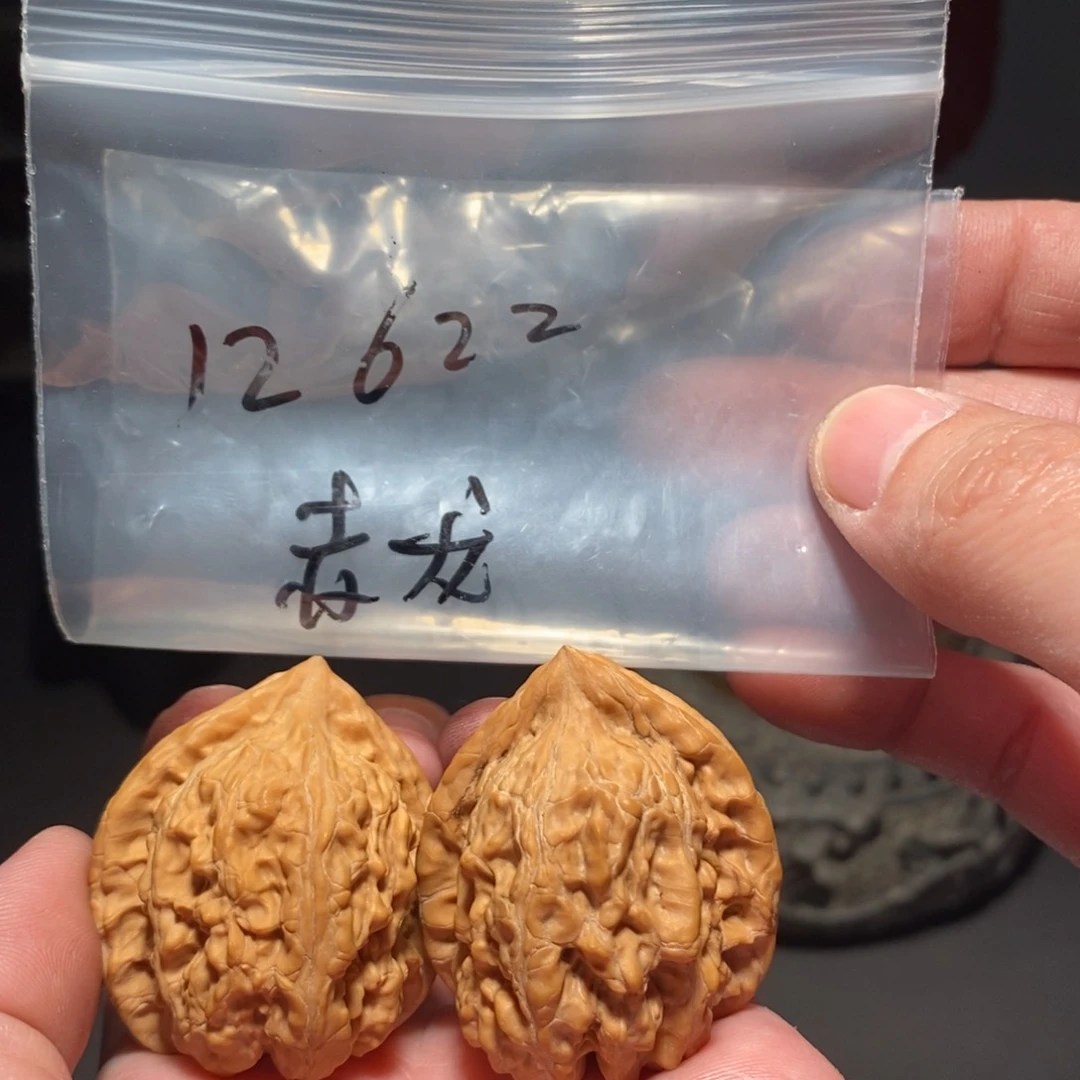 文玩核桃把件肉****心文玩核桃把件