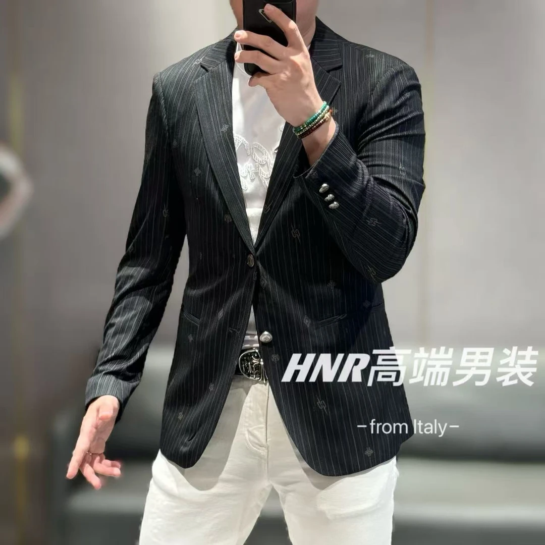 简约条纹设计蜜蜂点缀高端弹力面料男士春款小西装90790