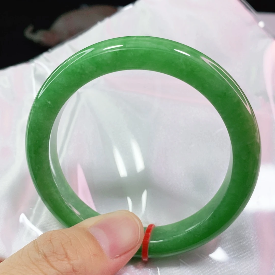 翡翠手镯未镶嵌5556圈口