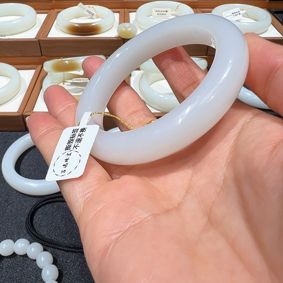 和田玉未镶嵌手镯